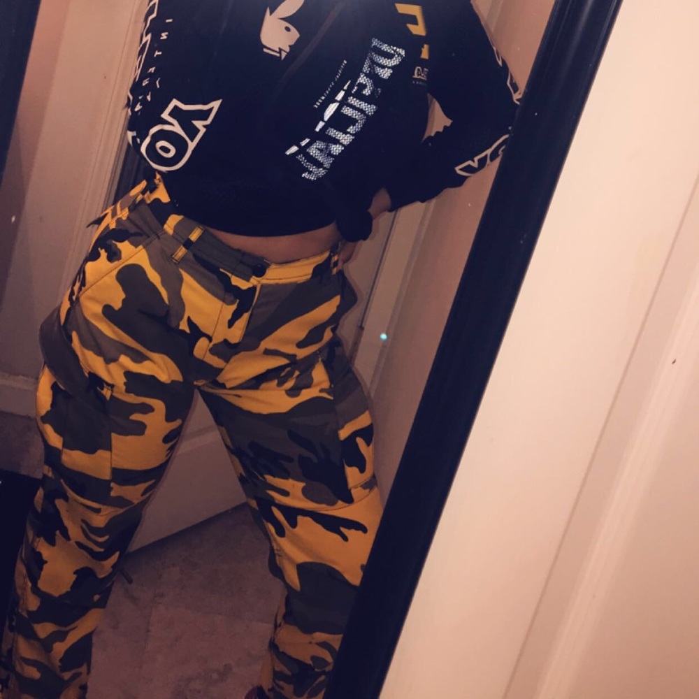 Yellow camo pants💛